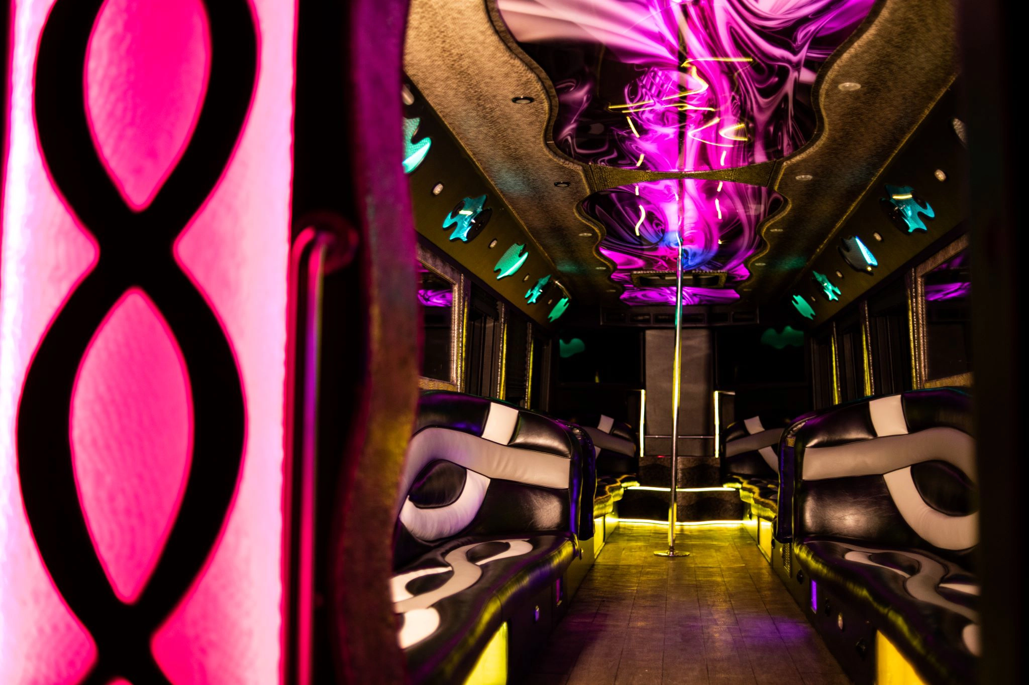 32-party-bus-01