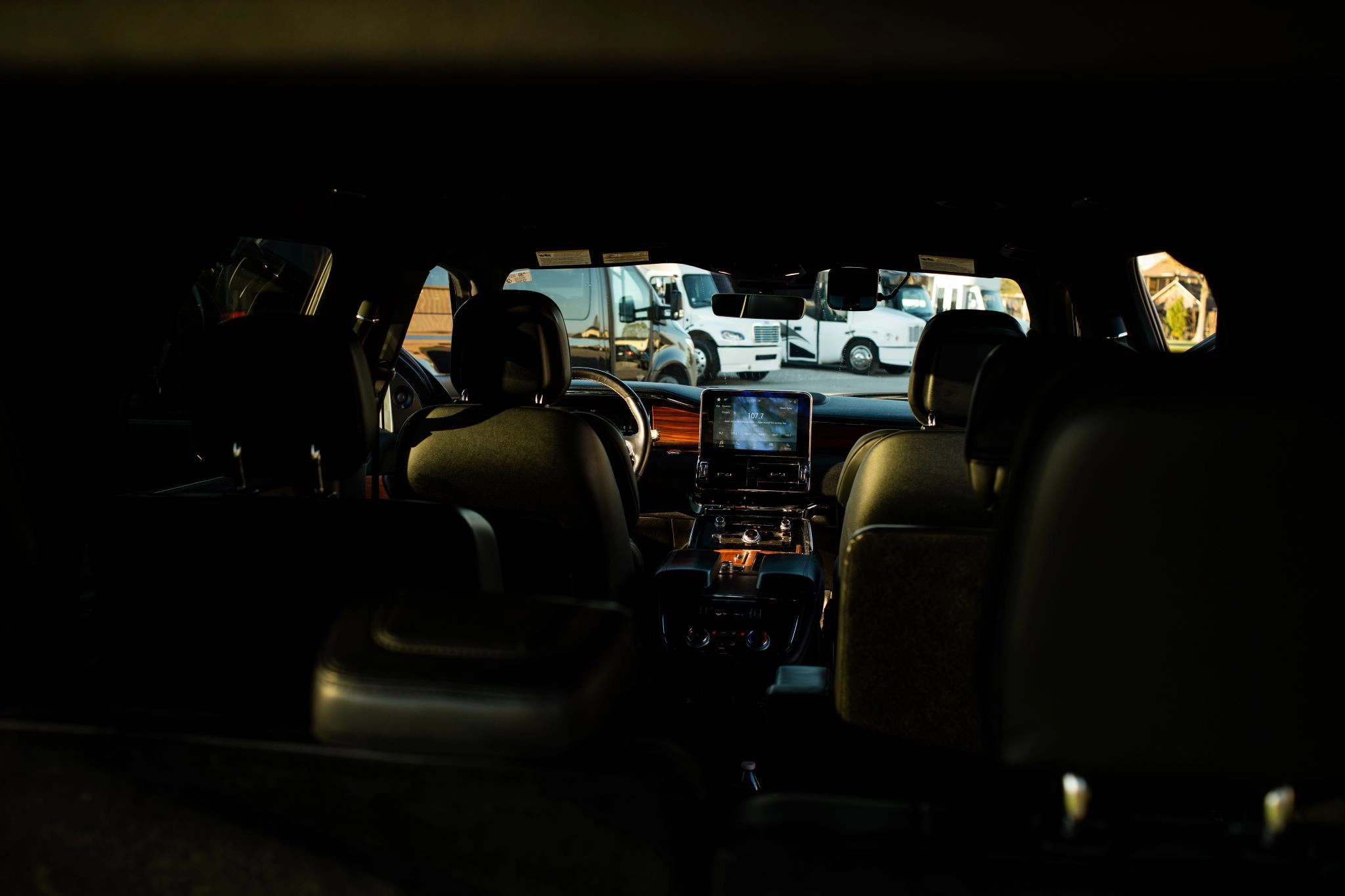 luxury-suv-02