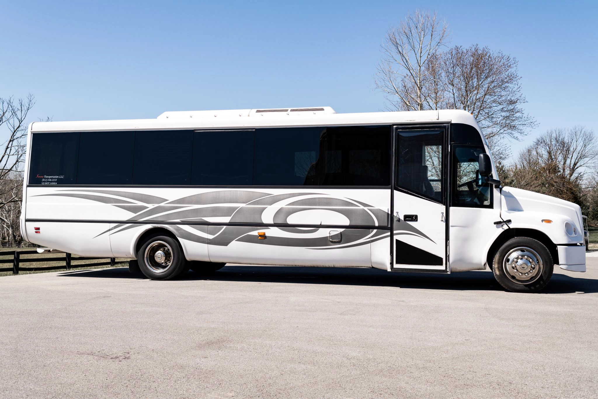 24 PARTY PASSENGER BUS 03